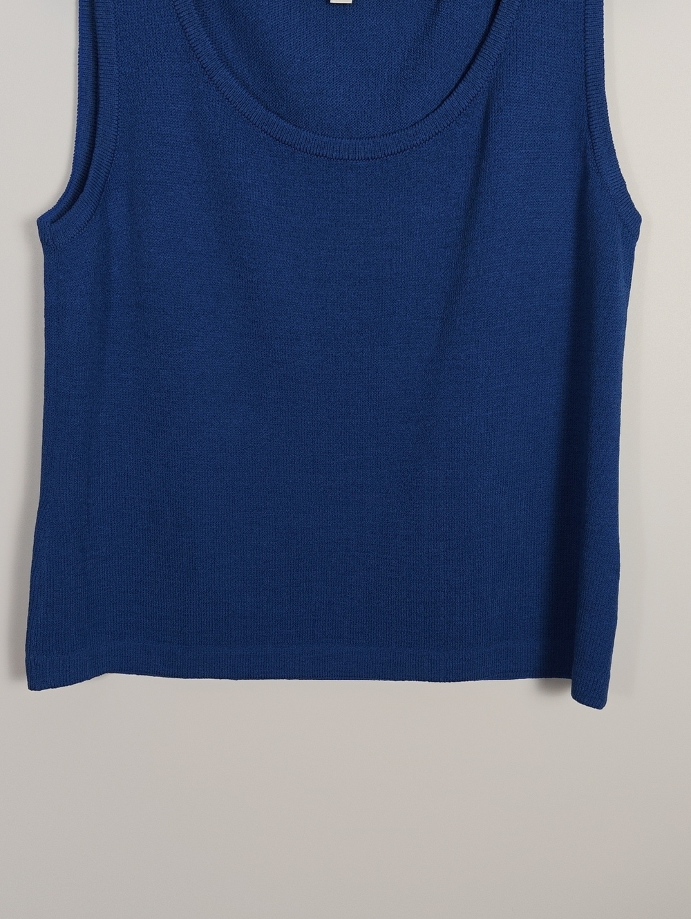 ST. JOHN Sport Vintage Santana Knit Scoop Neck Cobalt Blue Shell Tank Top Size L - Picture 8 of 16